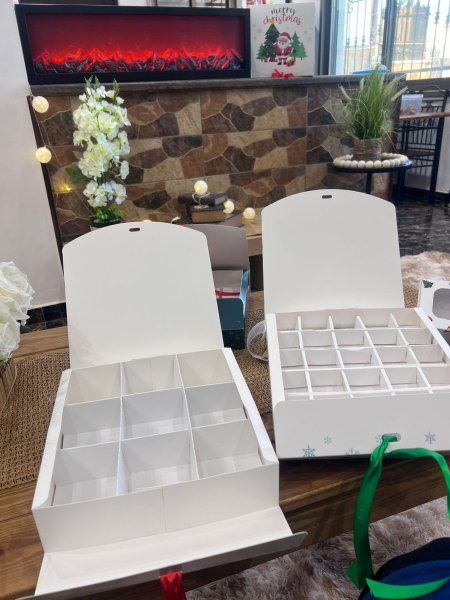 صندوق الكريسماس مع قواطع داخلية ..